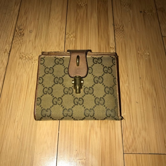 Gucci Handbags - Gucci Classic Logo Wallet